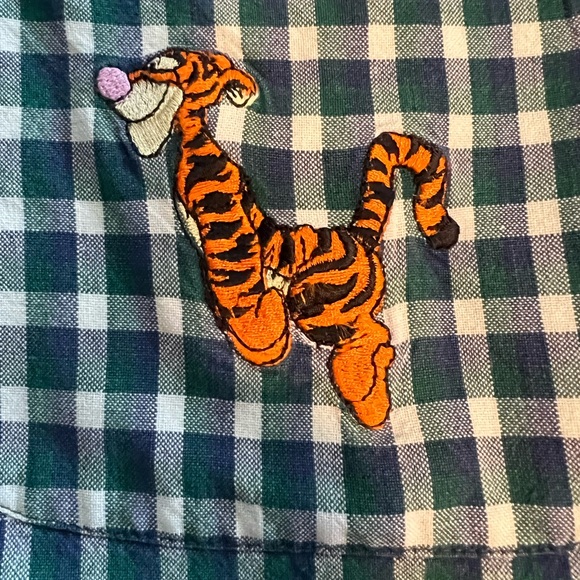 Disney store vintage Tigger mens Short sleeve shirt green Embroidered Tigger 😎 - Picture 2 of 3